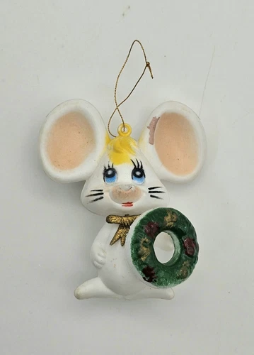 Vintage Christmas Figure - PLASTIC MOUSE w/LARGE EARS HOLDING Wreath 3.5 In Long