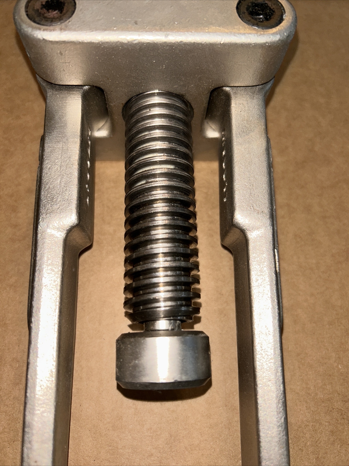 Lower Bearing Carrier Puller from Marine Tech Tools, Yamaha, Johnson