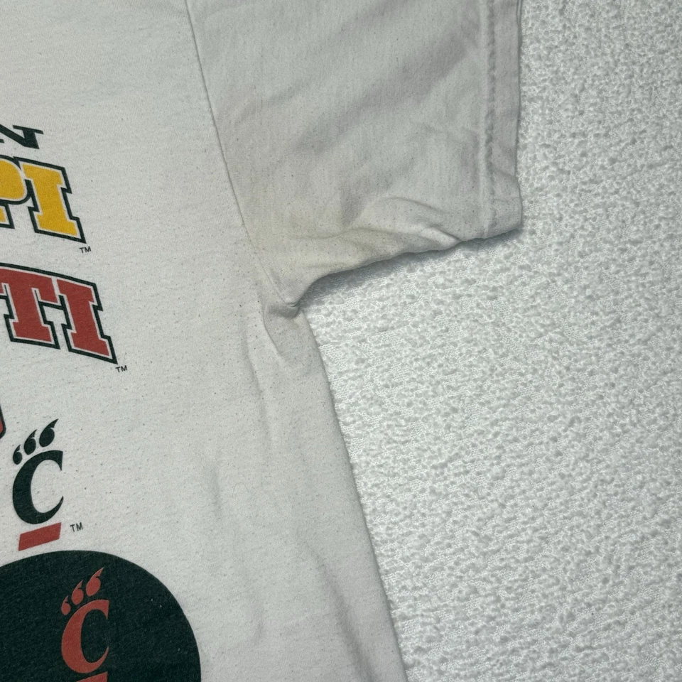VTG Y2K Cincinnati Bearcats Mississippi Papa Johns Bowl T-Shirt Mens Medium 2007 - Image 3 of 4
