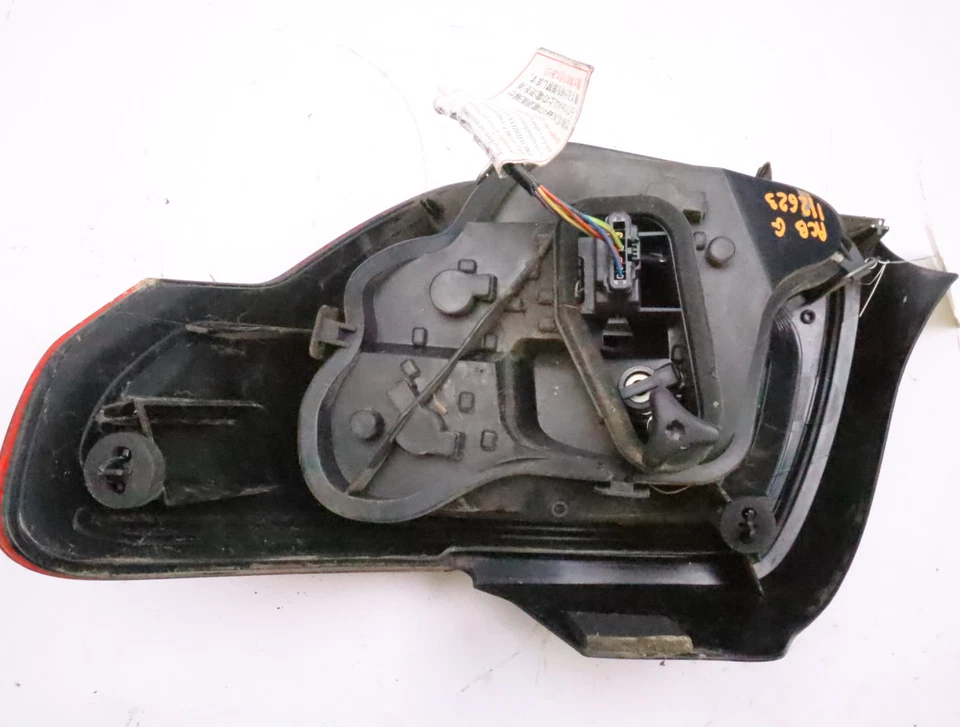 Feu arrière gauche occasion CITROEN DS3 Phase 1 - 1.6 THP 150ch - - Imagen 3 de 4