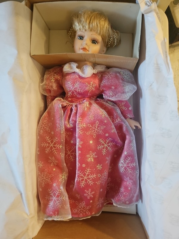  Heritage Signature Collection- Snowflake Princess #12241