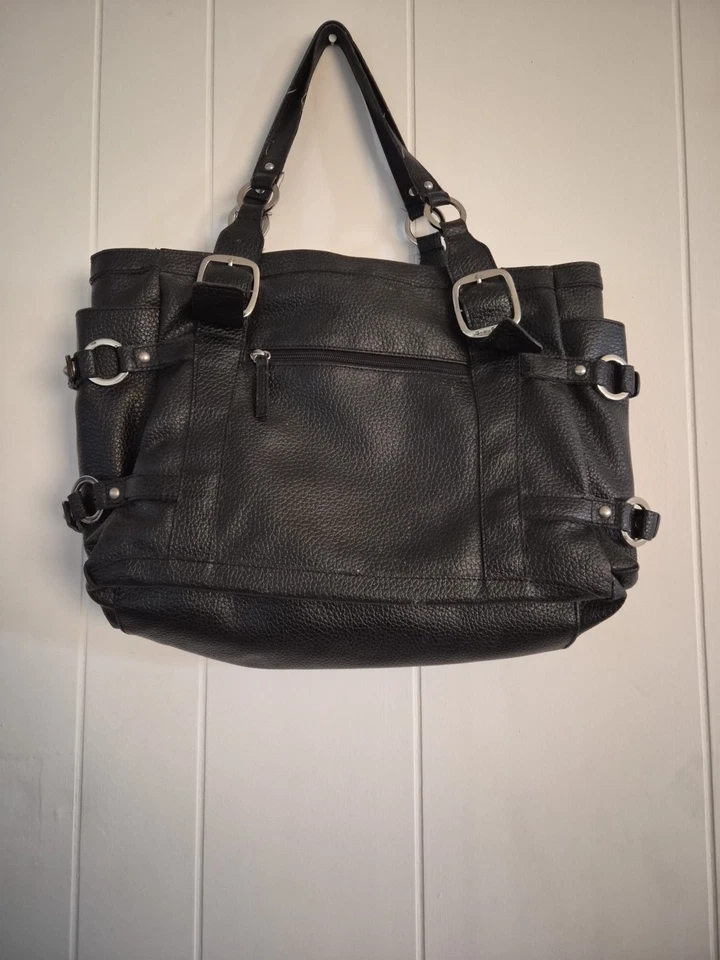 Bolso de hombro vintage Guess de cuero negro con logotipo G tachonado años 90 Y2K Foto 3 de 4