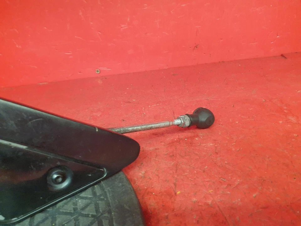 Yamaha FZ6 2008 reposapiés delantero izquierdo Foto 3 de 4