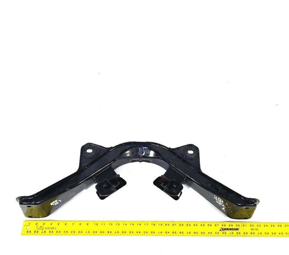 Cuadro trasero Crossmember usado se adapta a: Chrysler Conquest 1987 suspensión trasera delantera Foto 2 de 4