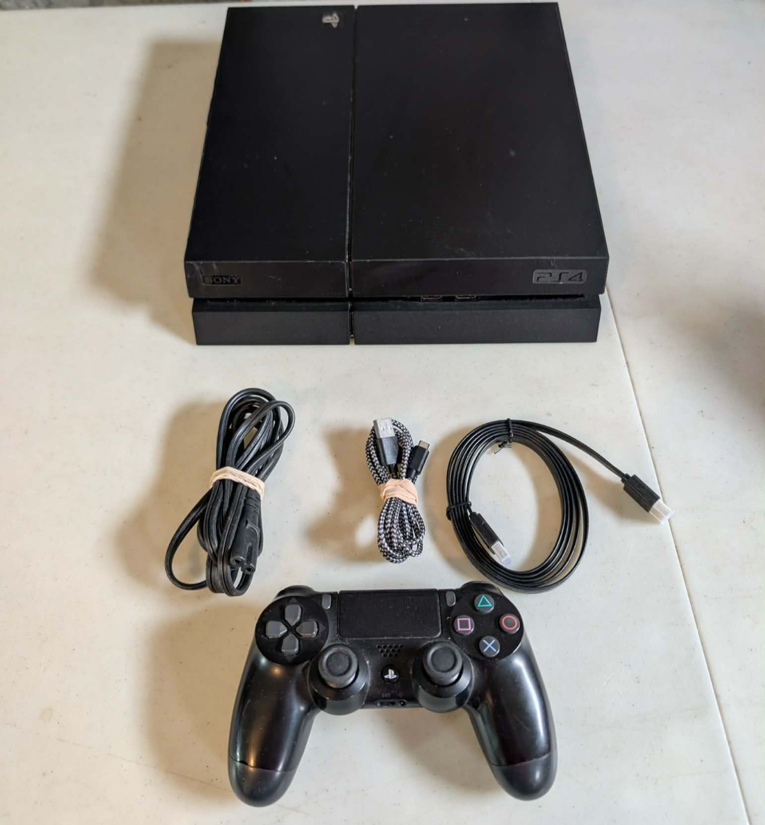 Sony PlayStation 4 - 1st Gen 500GB Firmware 10.01 - 1 Controller