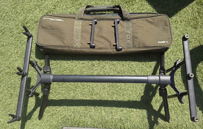Fox Stalker Pod Plus+ mit Tragetasche 2 und 3 Ruten Buzz Bars Karpfenangeln CRP022