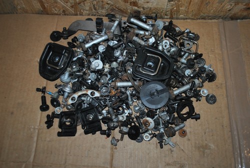 BMW E90 E91 E92 Schrauben Motor Getriebe Klemmen Muttern Achsen Hinten Nieten