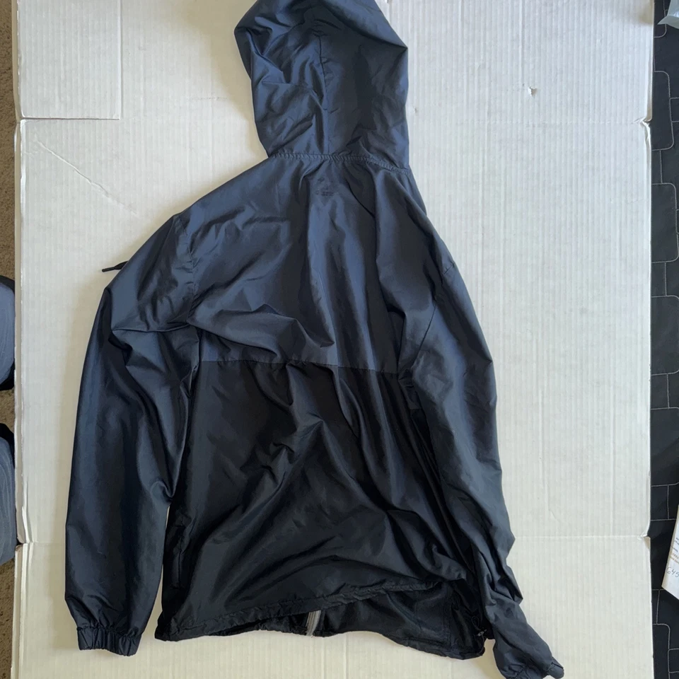 Jaqueta corta-vento Eddie Bauer náilon leve masculina tamanho grande cinza capuz preto - Imagem 2 de 4