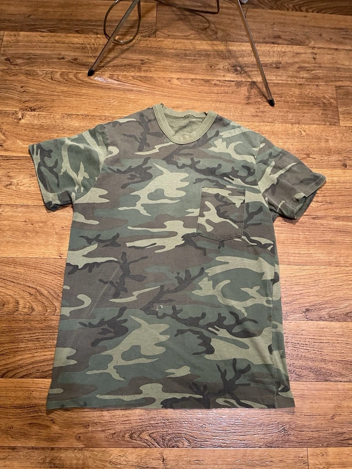 Camiseta De Colección Años 80 Militar Camuflada Ejército BDU Talla Mediana USA Campo Años 70 Bolsillo Foto 2 de 4