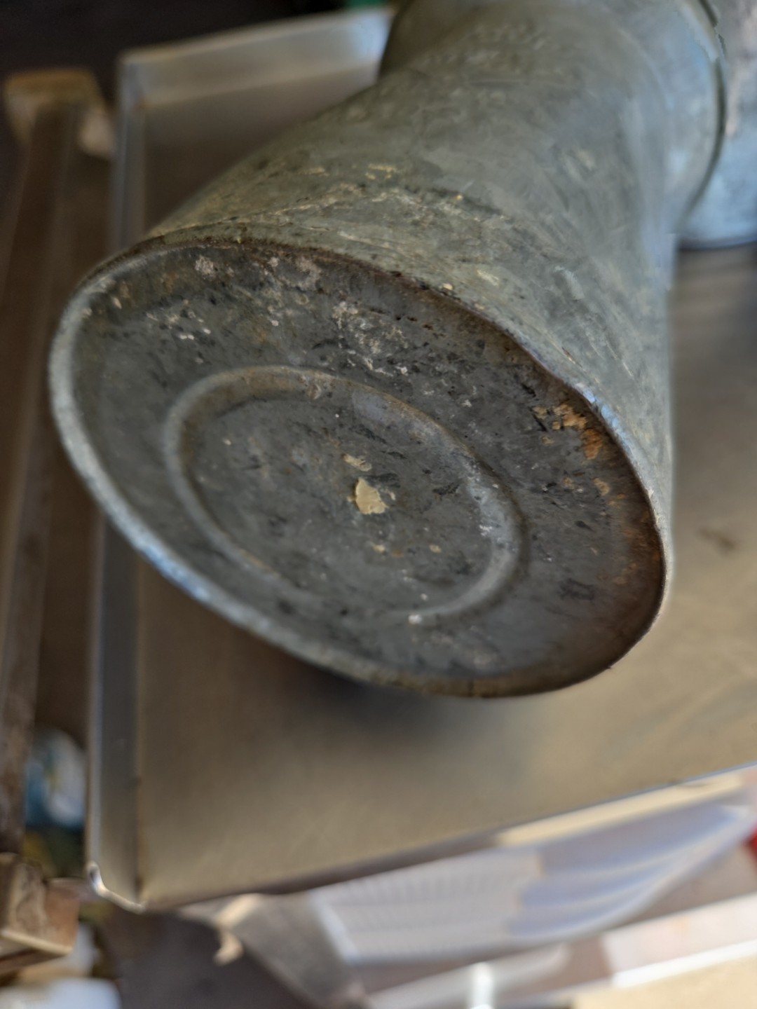 3 VINTAGE SPOUTED METAL CANS/FARMHOUSE DECOR OR STILL FUNCTIONAL/GREAT...