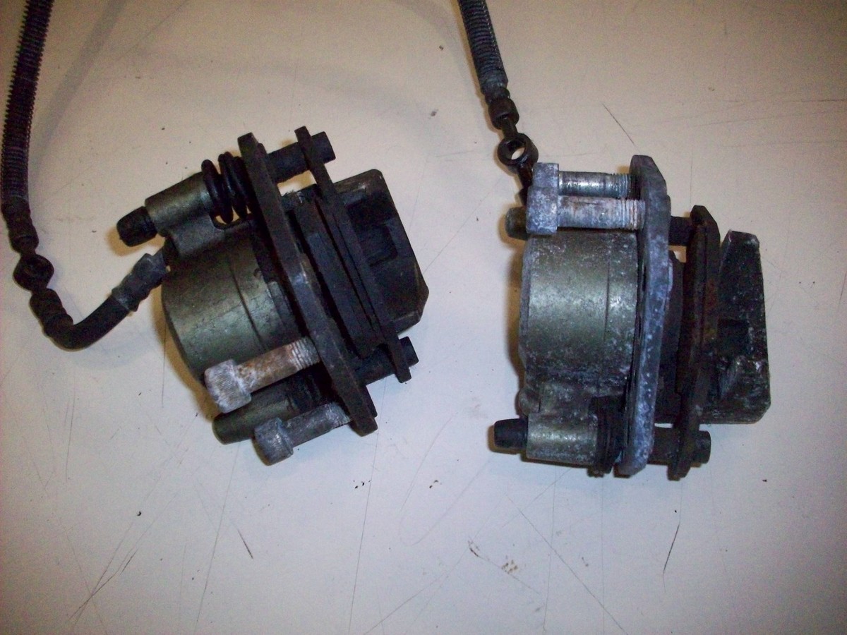 1984 KAWASAKI NINJA ZX900 FRONT BRAKE CALIPER AND MASTER