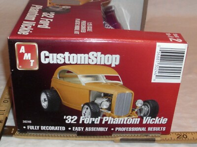 AMT CUSTOM SHOP 32 FORD PHANTOM VICKIE CAR MODEL KIT 1:25