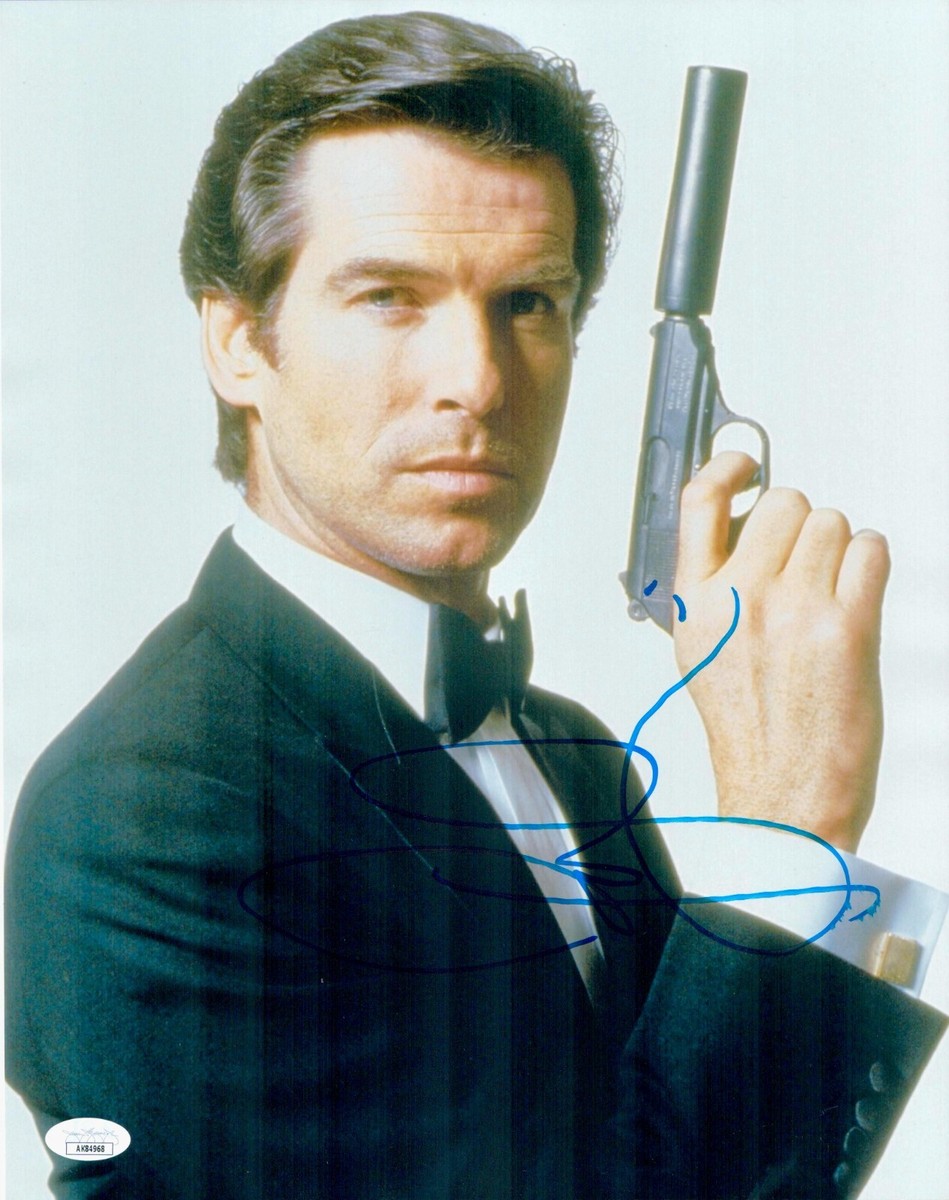 PIERCE BROSNAN Signed 007 JAMES BOND GOLDENEYE 11x14 Photo