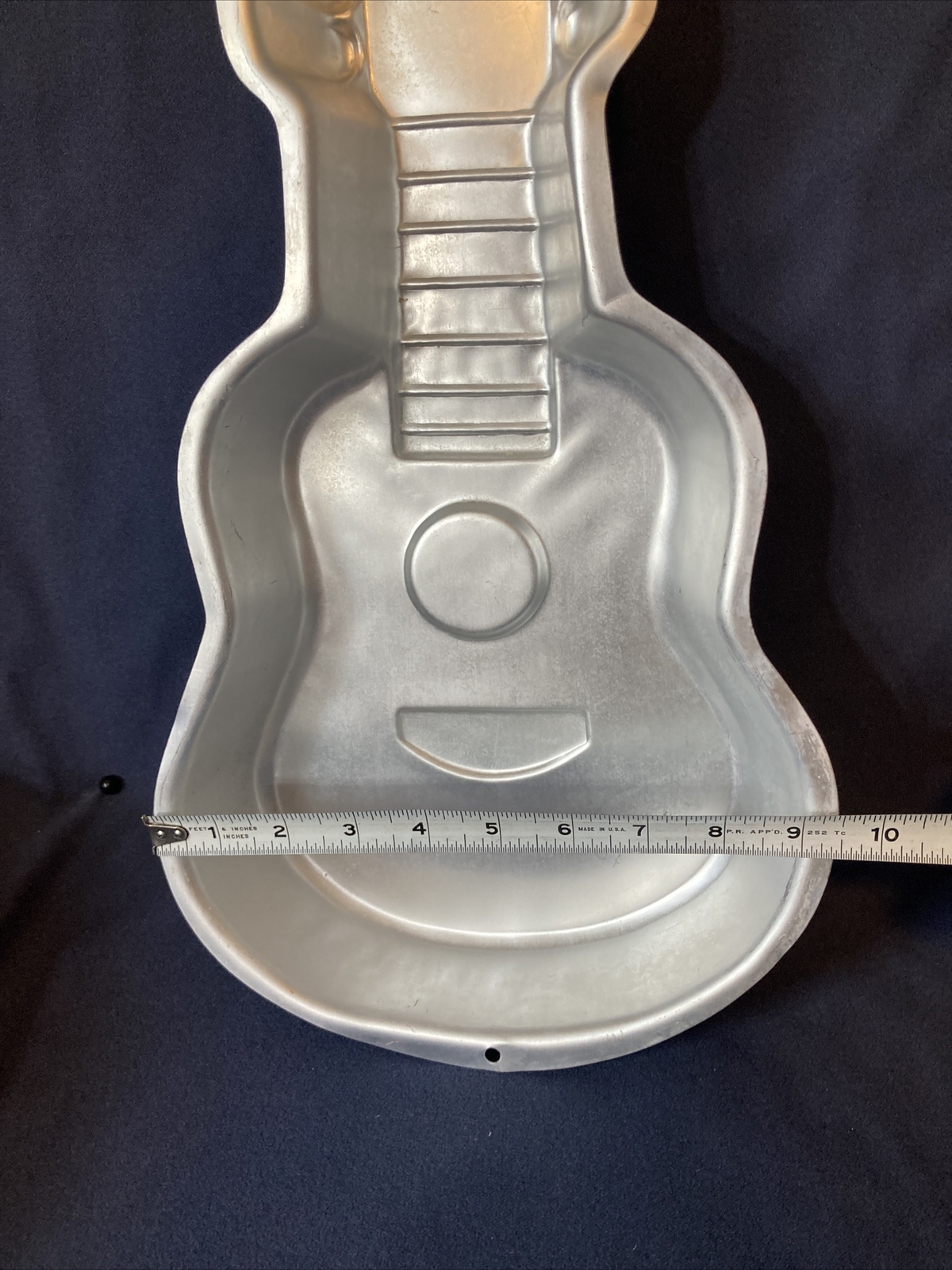 WILTON GUITAR CAKE PAN 2105570 Tin Mold 2000 w/ Instructions Electric
