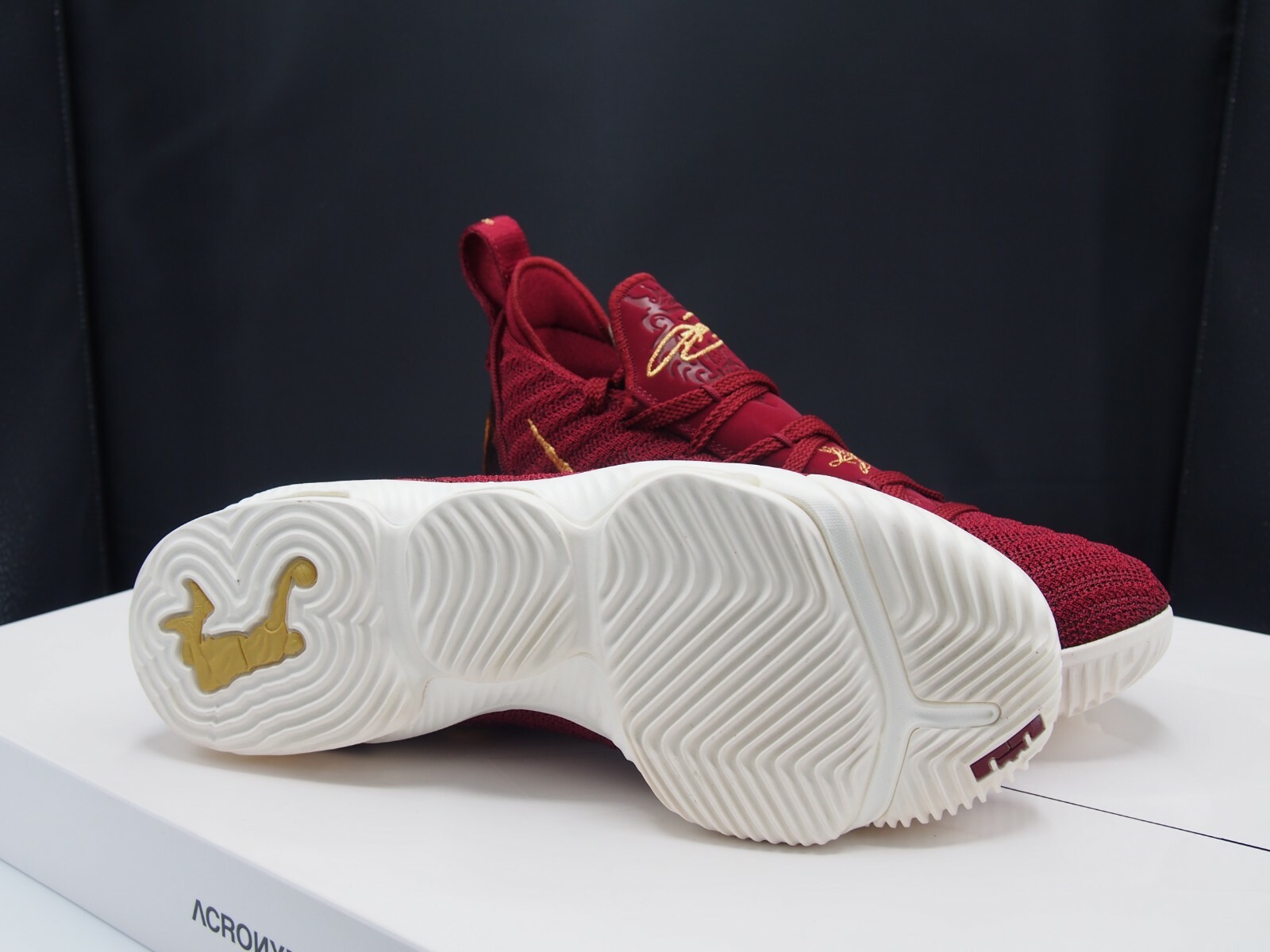 Nike Lebron XVI 16 King James AQ2465-601 GS size 5.5Y Women's 7 US 597556 Nike Lebron XVI 16 King James AQ2465-601 GS size 5.5Y Women's 7 US 597556