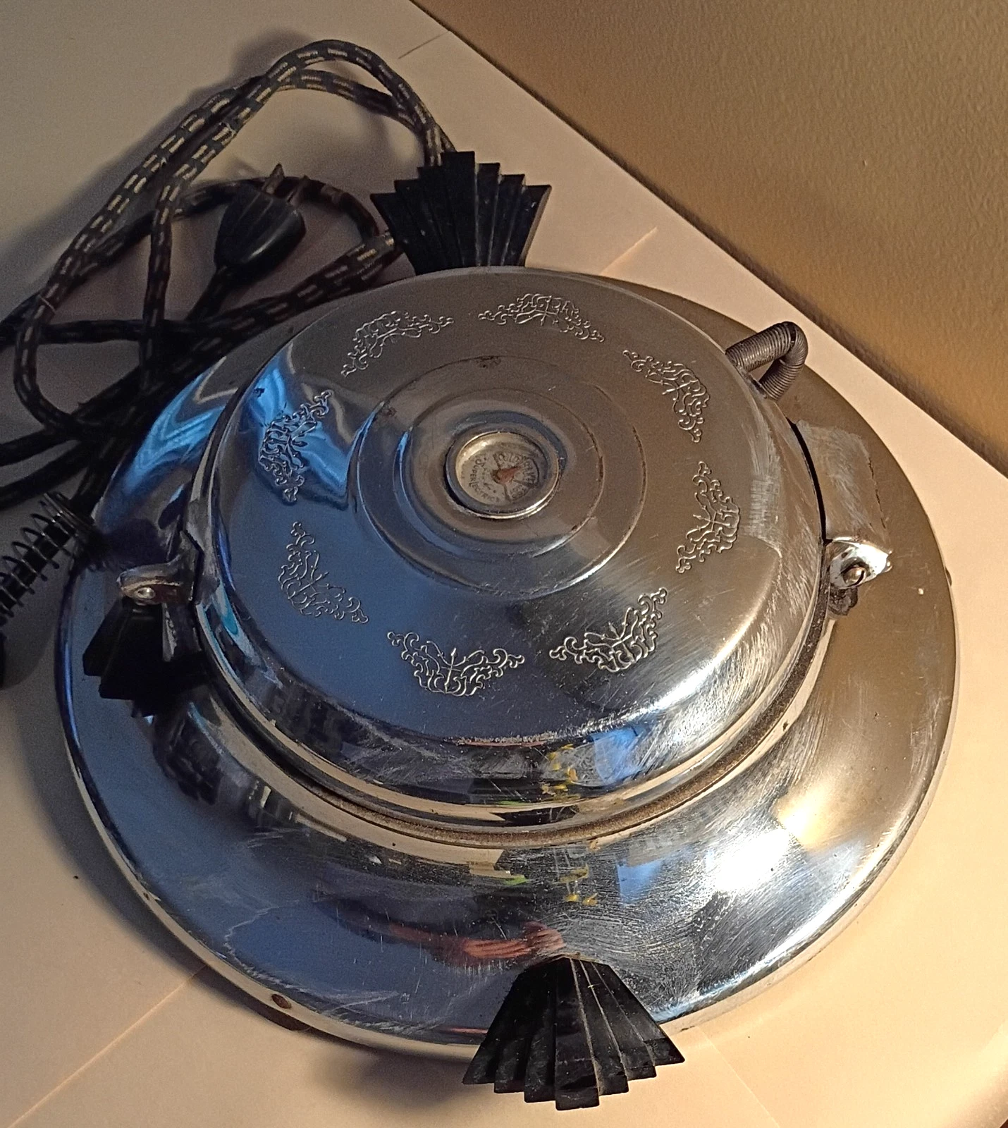 Art Deco SuperLectric Chrome Waffle Iron w/Bakelite Handles