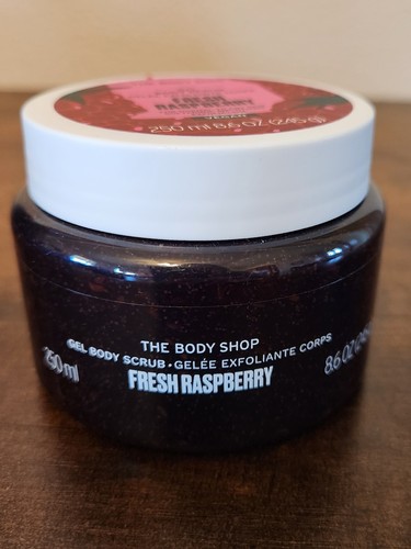 The Body Shop FRESH RASPBERRY Exfoliating Gel Body Scrub 8.6 oz. 250 ml. New - Picture 3 of 4