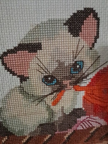 VINTAGE NEEDLEPOINT/CROSS STITCH SIAMESE KITTENS PLAYING WITH BALLS OF YARN... - Picture 12 of 13