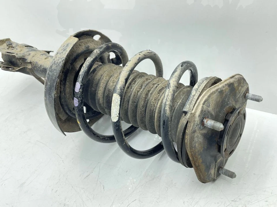 Ammortizzatore anteriore con molla Toyota Prius Prime 2016 4851047470 BCE22700 - Immagine 2 di 4