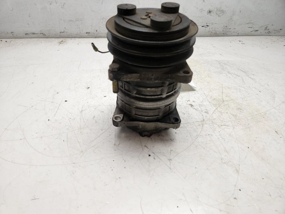 91-93 MAZDA B-2200 AC Compressor 2.2L M/T OEM UE5461450 - Imagem 3 de 4