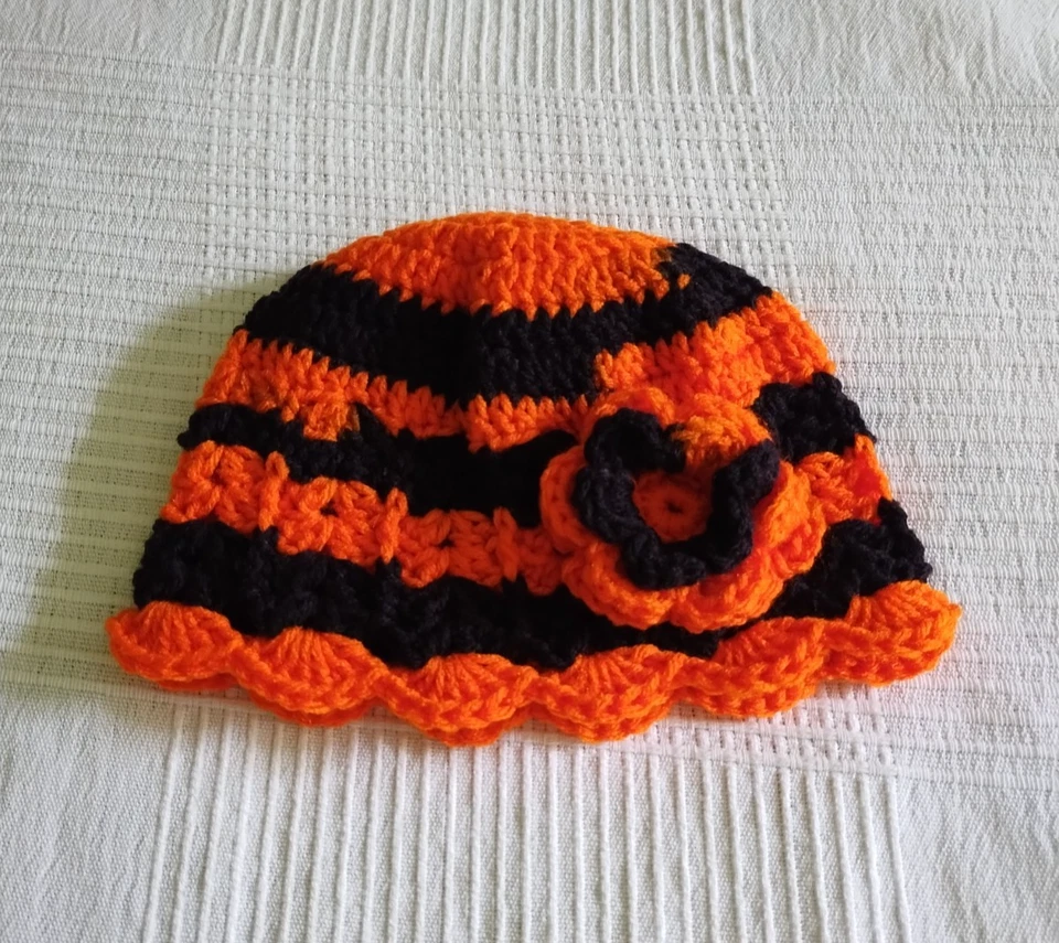 Nuevo Regalo Hecho a Mano Crochet Halloween Bebé Niña Suéter Conjunto Disfraz 6-9M Foto 3 de 4