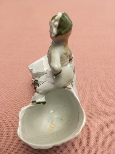 Adorno vintage de China. "Cesta floral Boy On '58.."" franqueo rápido y gratuito 4,5"" x 4" - Imagen 2 de 7