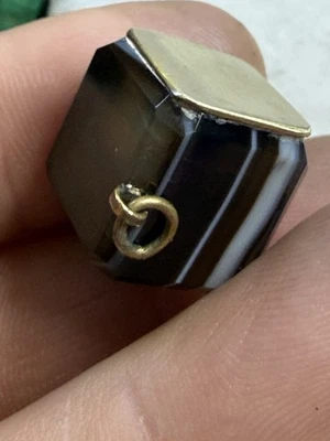 ANTIQUE VICTORIAN BANDED AGATE PENDANT/ FOB 1.5 CM X 1.5 CM 1880S - Image 1 of 4