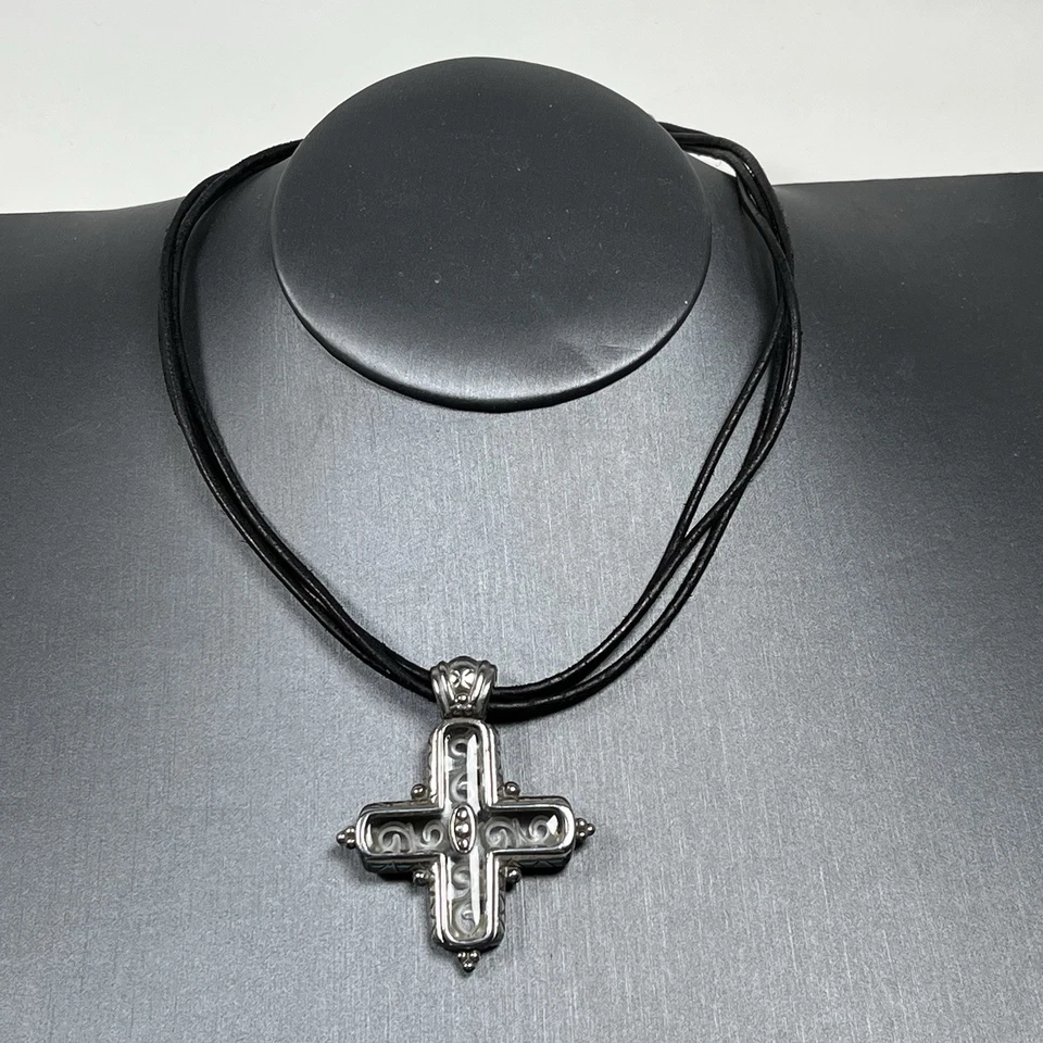 Brighton Clarity Cruz Colgante Collar Cuero Negro Grabado Resina Placa Plata Foto 4 de 4