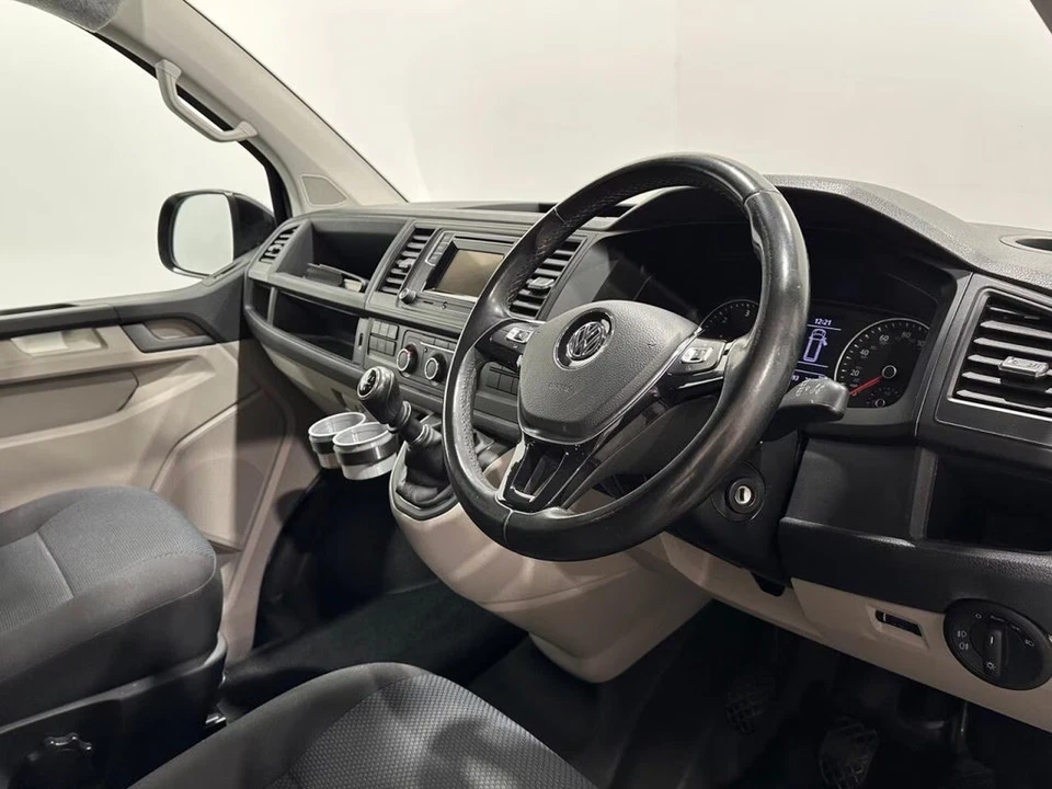 2016 Volkswagen Transporter 2.0 TDI T28 BlueMotion Tech Highline 5 Seater MPV 5 - Image 4 of 4