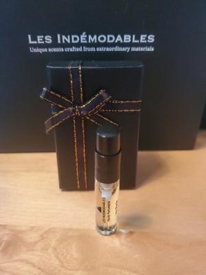 Les Indemodables Iris Perle Eau De Parfum 3ml/0.1oz Sample Spray NIB!