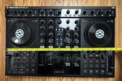 Native Instruments Traktor Kontrol S4 MK1 DJ Controller + Audio
