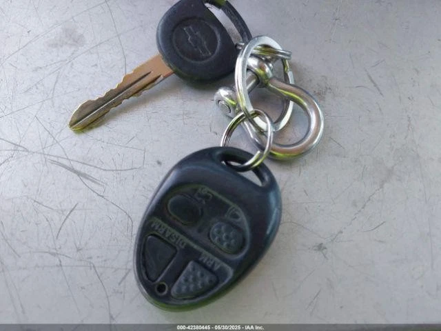 Conjunto de eixo traseiro usado serve para trás: 2005 Chevrolet Avalanche 1500 4x2 3.42 eixo r - Imagem 2 de 4