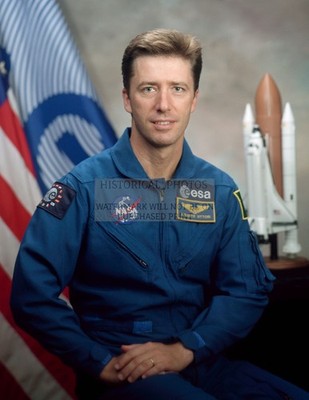 ESA ASTRONAUT ROBERTO VITTORI ITALY 2011 8.5X11 PHOTO