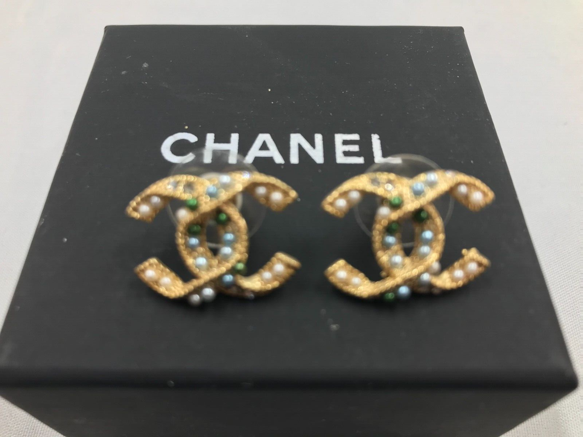 CHANEL CCロゴパールイヤリング Chanel CC logo shape with multicolor pearl twisted shape earrings