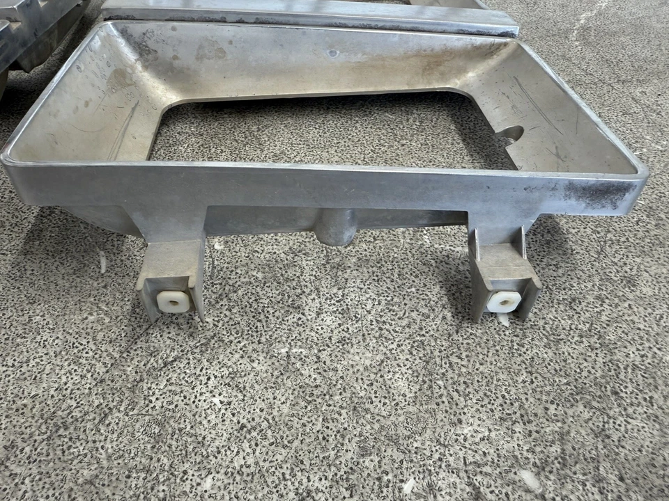 Par de biseles de faros OEM 81-82 Chevrolet C/K Trucks Blazer Suburban Jimmy Foto 2 de 4