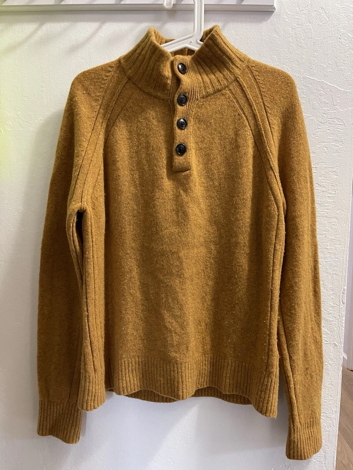 Suéter Banana Republic Para Hombre Pequeño Cuello Simulado Lana Amarillo Mostaza Foto 3 de 4