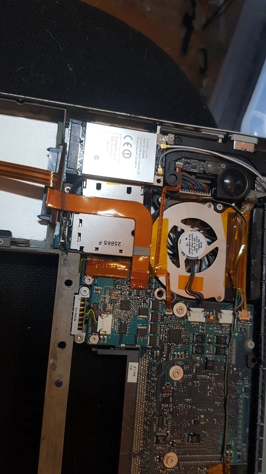 APPLE MACBOOK PRO 15 A1150 2006 2.0GHz LOGIC BOARD MOTHERBOARD IN BOTTOM CASE - Image 3 of 4