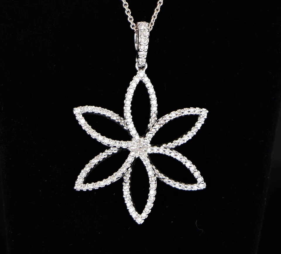 $2,950 RH Oro Blanco 18K Colgante Flor Diamante Redondo 18" Collar Cadena Foto 2 de 4