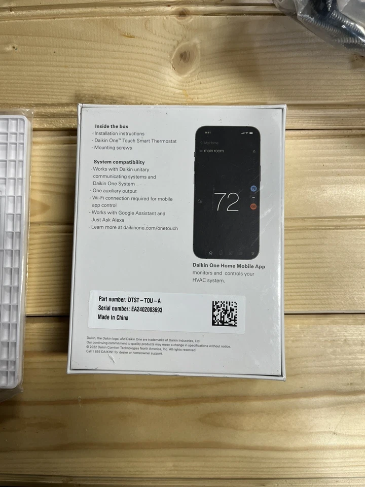 Daikin One Touch Smart Thermostat with white wall plate - Image 3 of 3