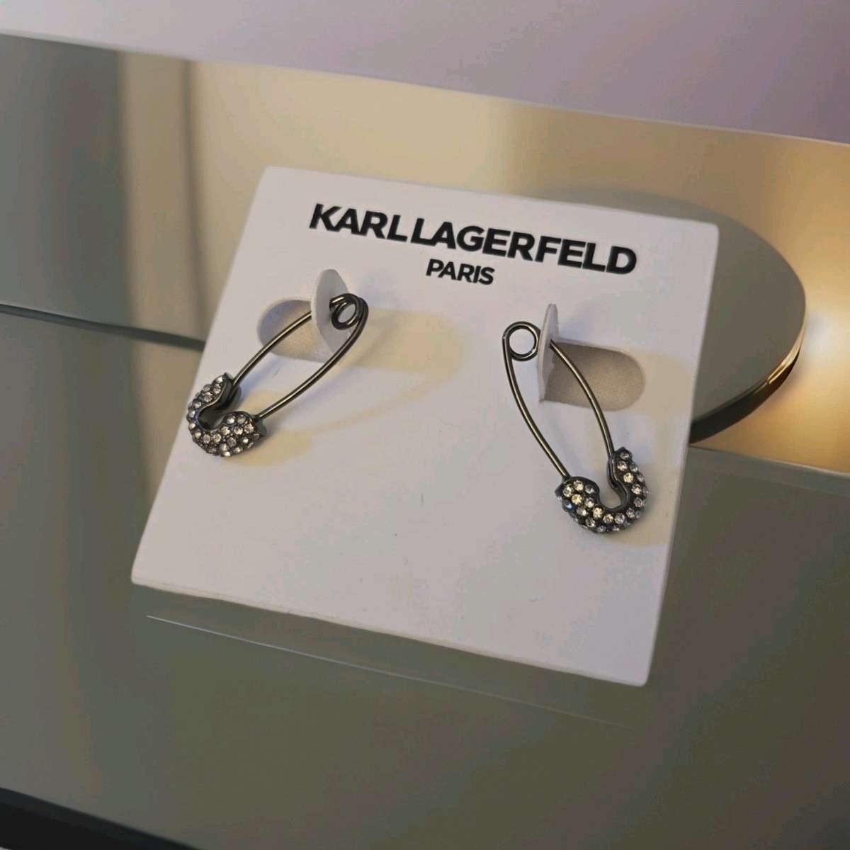 NWT Vintage Karl Lagerfeld Paris Green & White Enamel Floral Clip-On Earrings Vintage Green Metal Flower Clip-On Earrings | Mercari main image 4