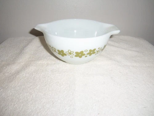 Vintage 1972 PYREX "Spring Blossom Mixing Bowl" White (1.5 Pts.)