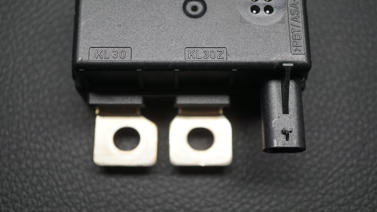 GENUINE MERCEDES BENZ FUSE BOX RELAY MODULE REGULATOR GENUINE MERCEDES BENZ FUSE BOX RELAY MODULE REGULATOR
