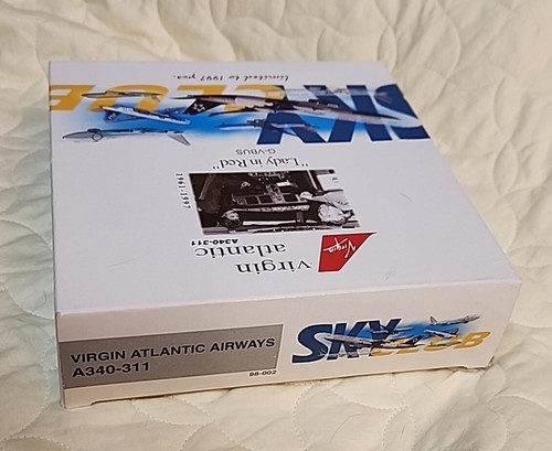 Sky Club Virgin Atlantic A340-311 Lady in Red G-VBUS Limited Edition Model 1:400 - Picture 4 of 11