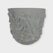 LALIQUE CRYSTAL AVALLON VASE BIRDS AND GRAPES