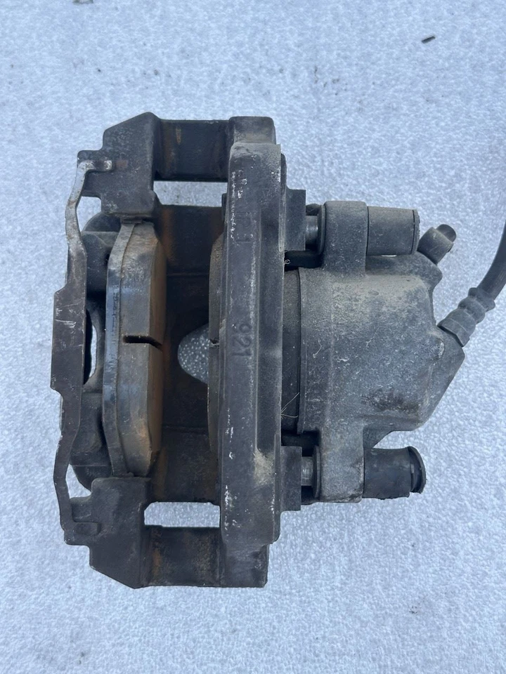 BMW 328i E92 2009 pinza de freno delantera del lado derecho del pasajero Foto 2 de 4