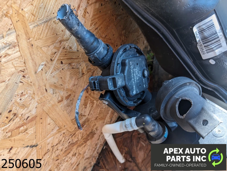 OEM 2012-2015 BMW 320i 2.0L GAS FUEL TANK RESERVOIR BOTTLE Foto 4 de 4