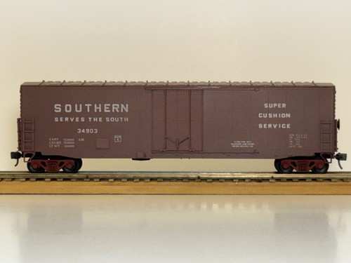 Escala HO, Southern, marrón 50’ puerta enchufable Boxcar #SOUTHERN-34903. Acopladores Kadee | Zustand: Used
