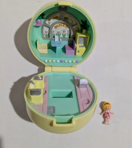 Polly Pocket 50's Diner Ring Case Compact  VTG 1991 Bluebird Playset
