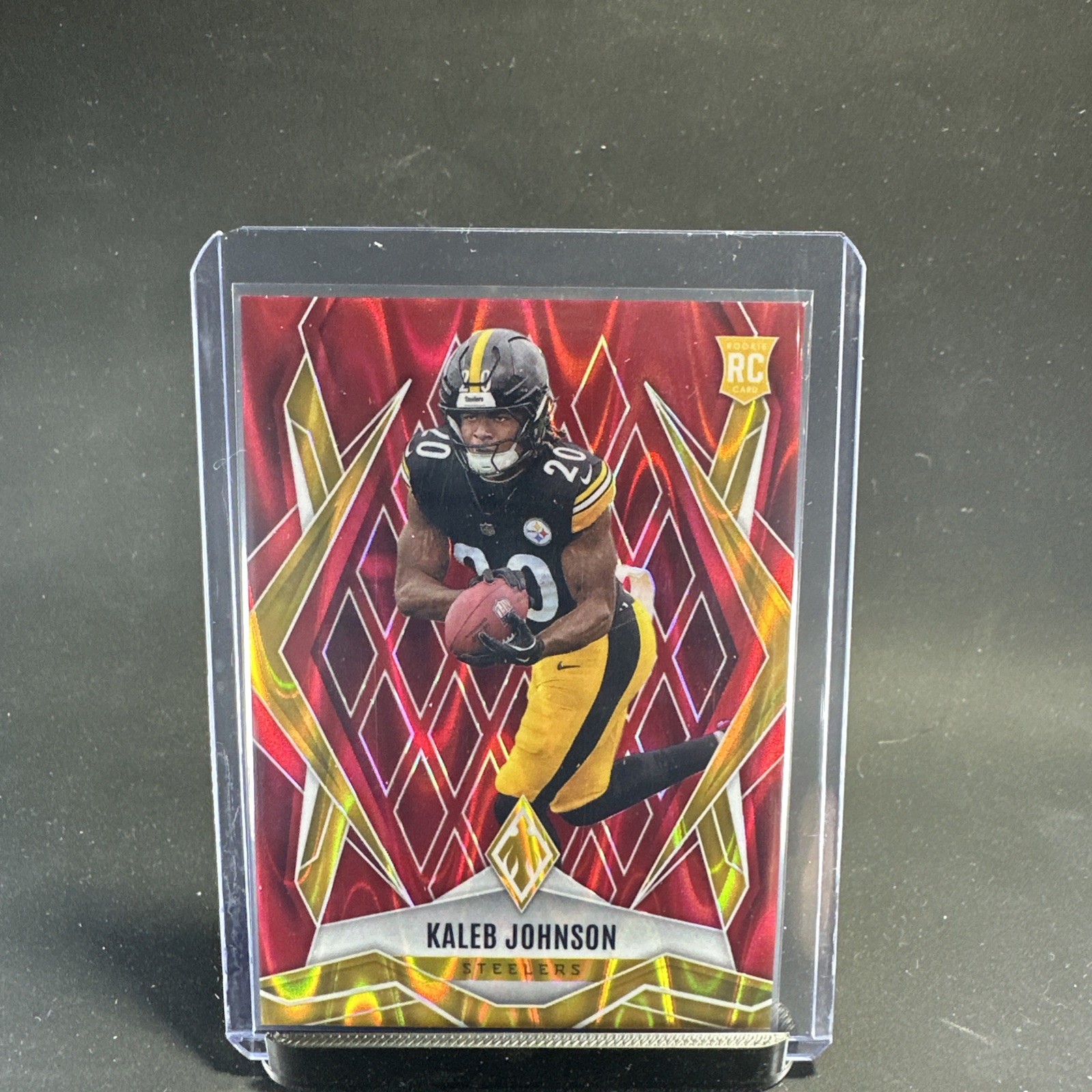 2025 Panini Phoenix - Kaleb Johnson - #182 RED SEISMIC ROOKIE HOLO #D /99 RC,SSP