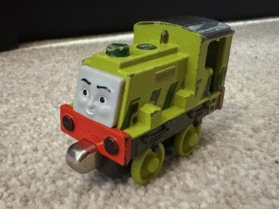 SCRUFF Thomas And Friends TAKE N PLAY ALONG Die-Cast Zug 2010
